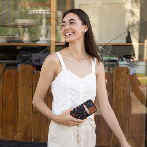 woman with JIMMYCASE iPhone wallet case